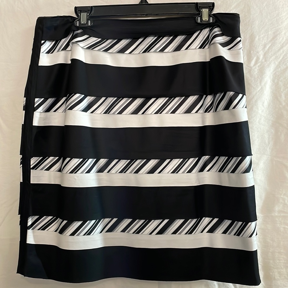 White House Black Market skirt size 14. Color: black/white